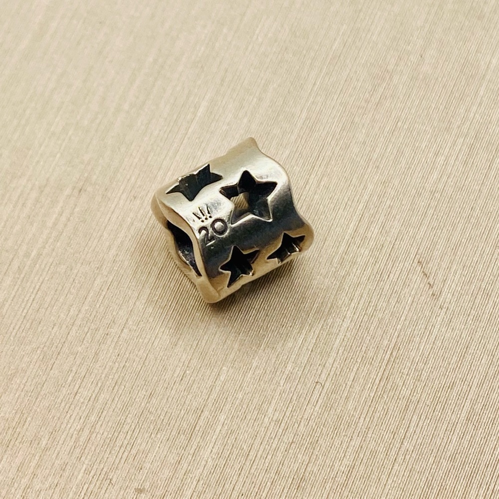 EUC Pandora 799119C00 Sterling Silver 2020 Limited Edition Stars Charm - Picture 7 of 9